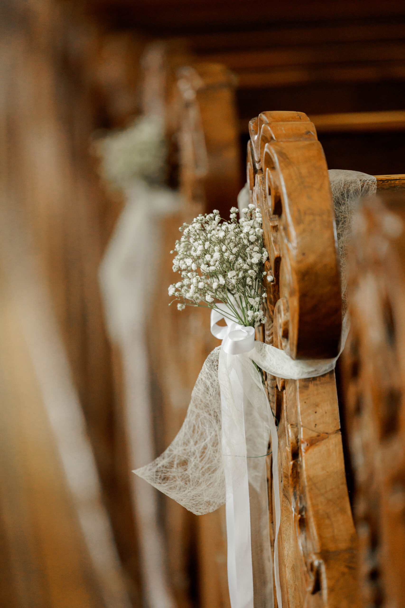 Hochzeitsdeko in der Kirche