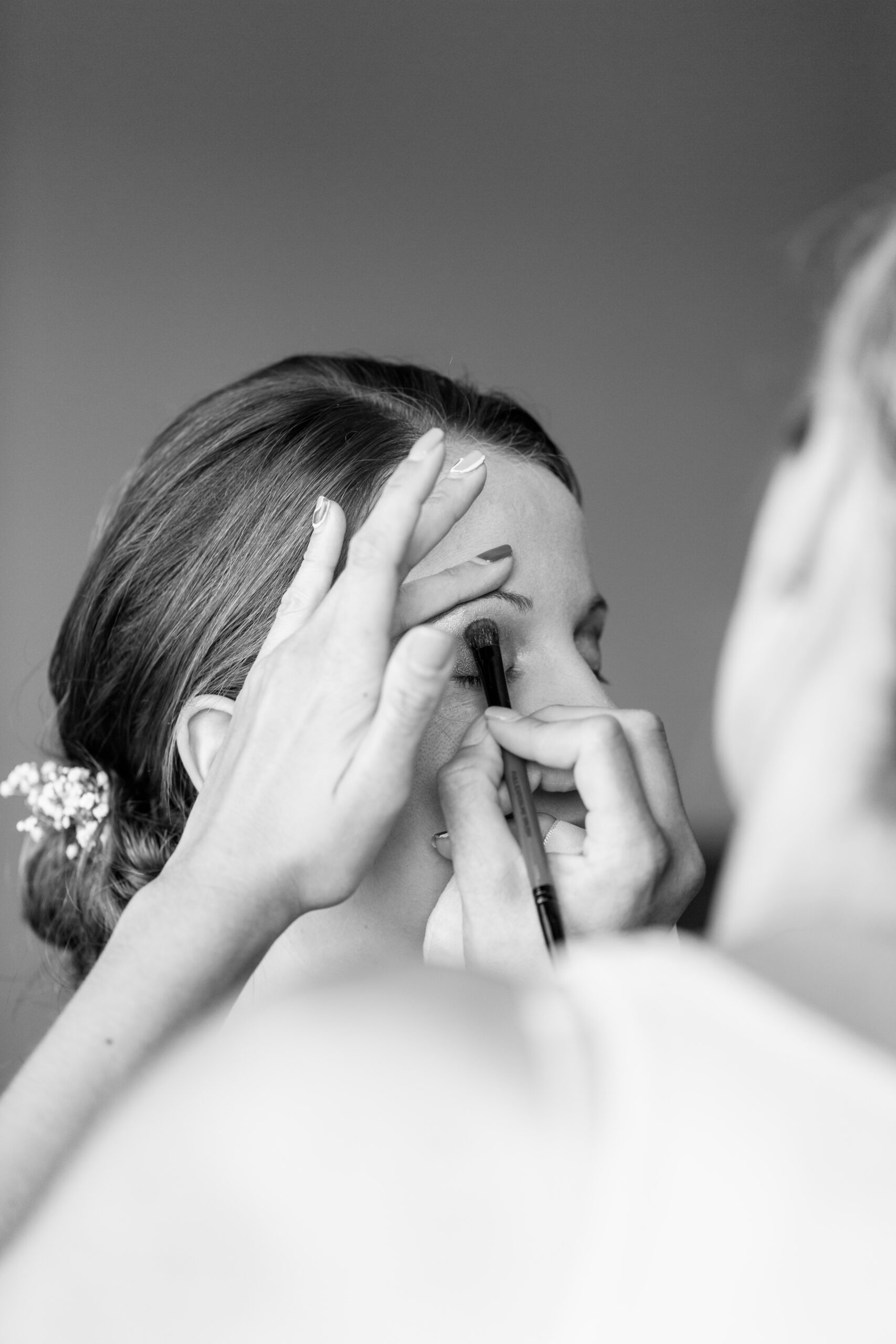 Braut beim Styling – Getting Ready