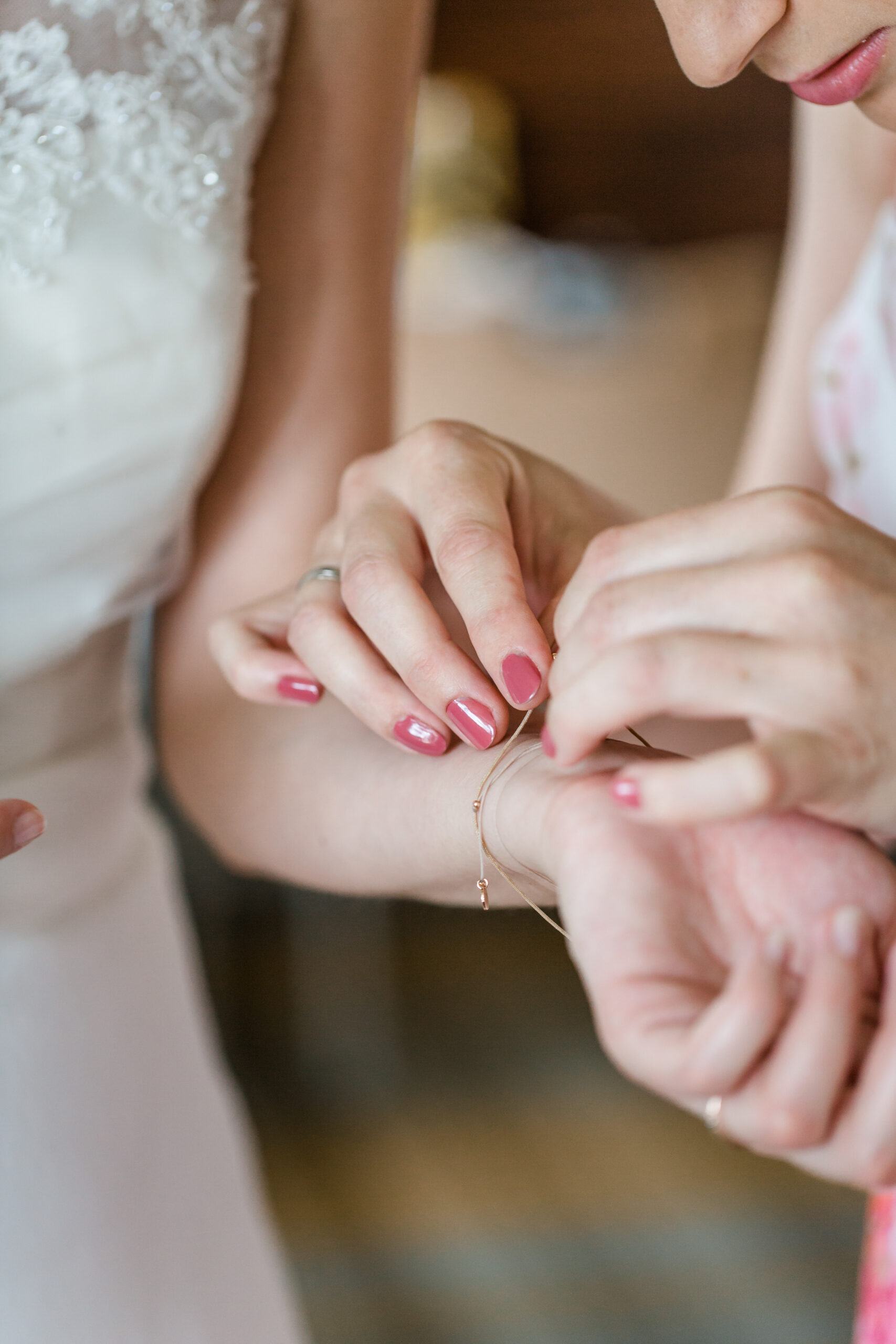 Hände Detail Hochzeit – emotionale Szene