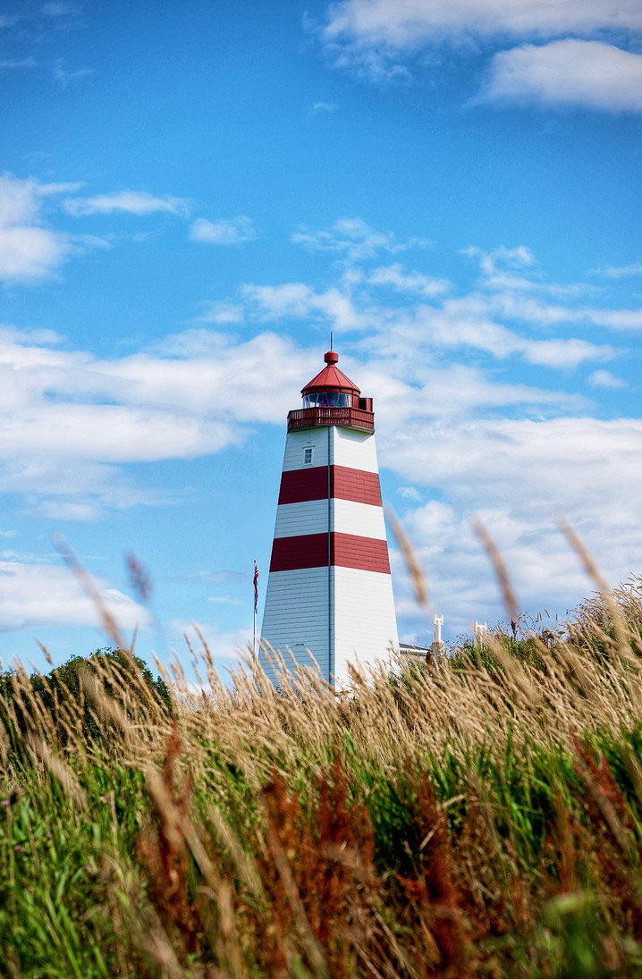 Leuchtturm am Meer – Küstenmotiv