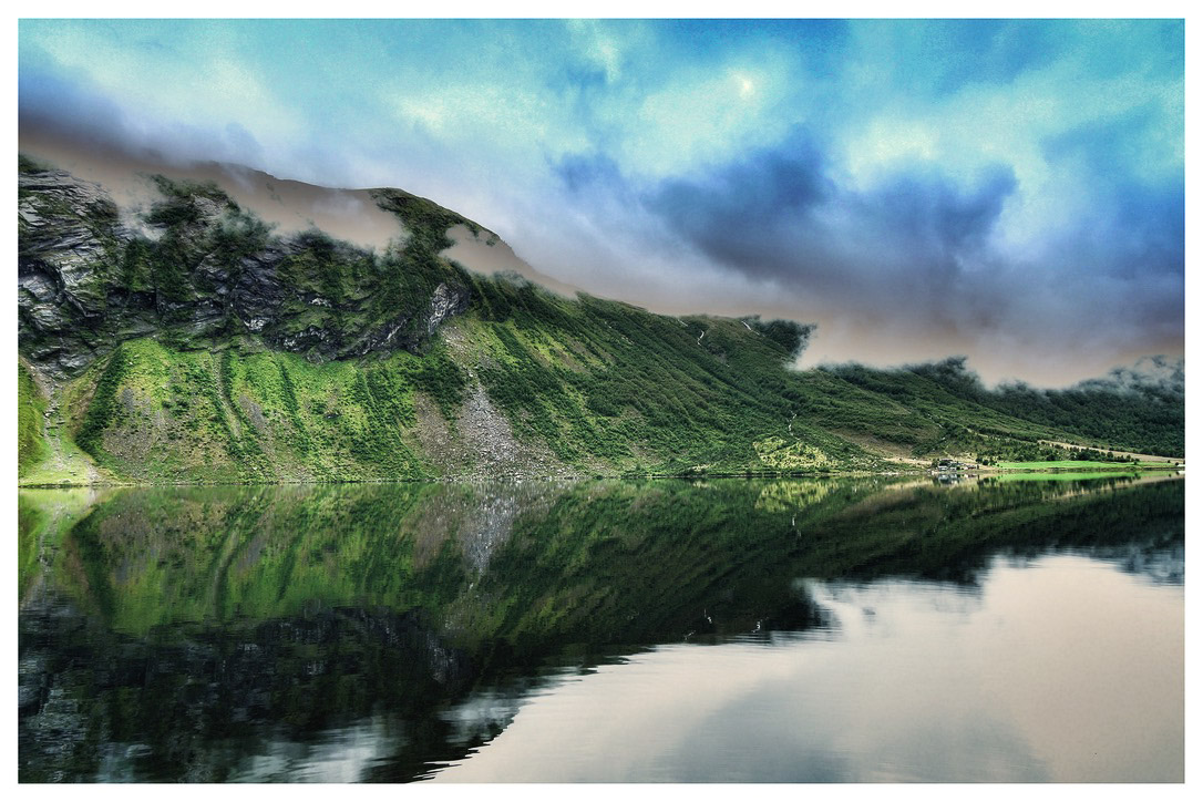 Bergsee mit Spiegelung – Naturidylle