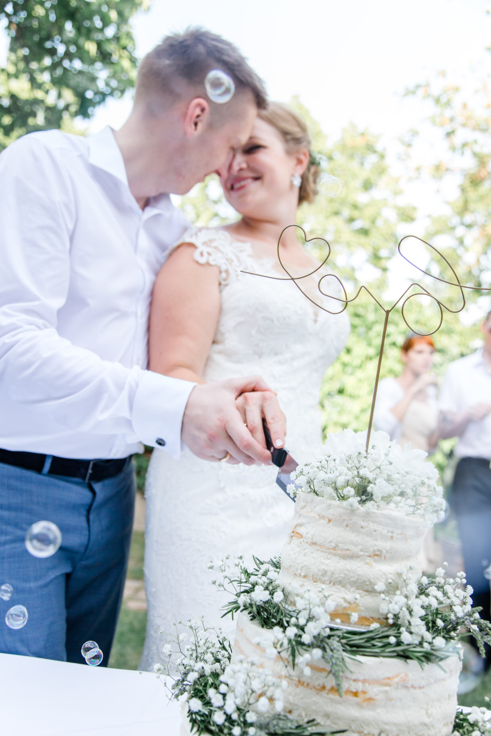 Hochzeitstorte Anschnitt – Feier Moment