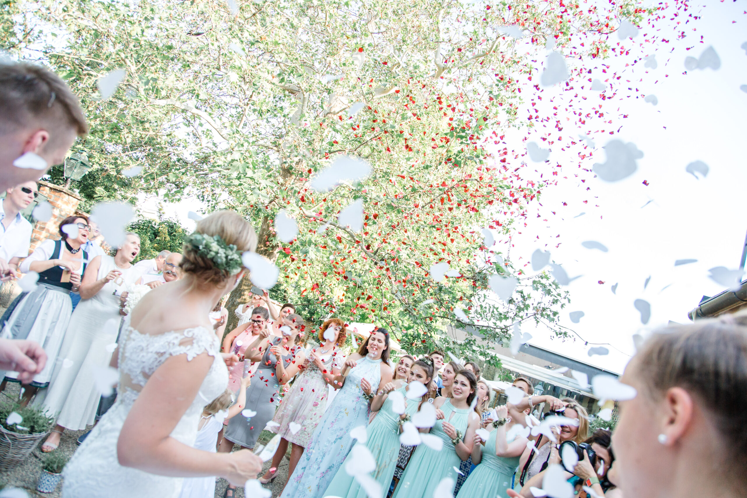 Konfettiwurf Hochzeit – Feier Stimmung