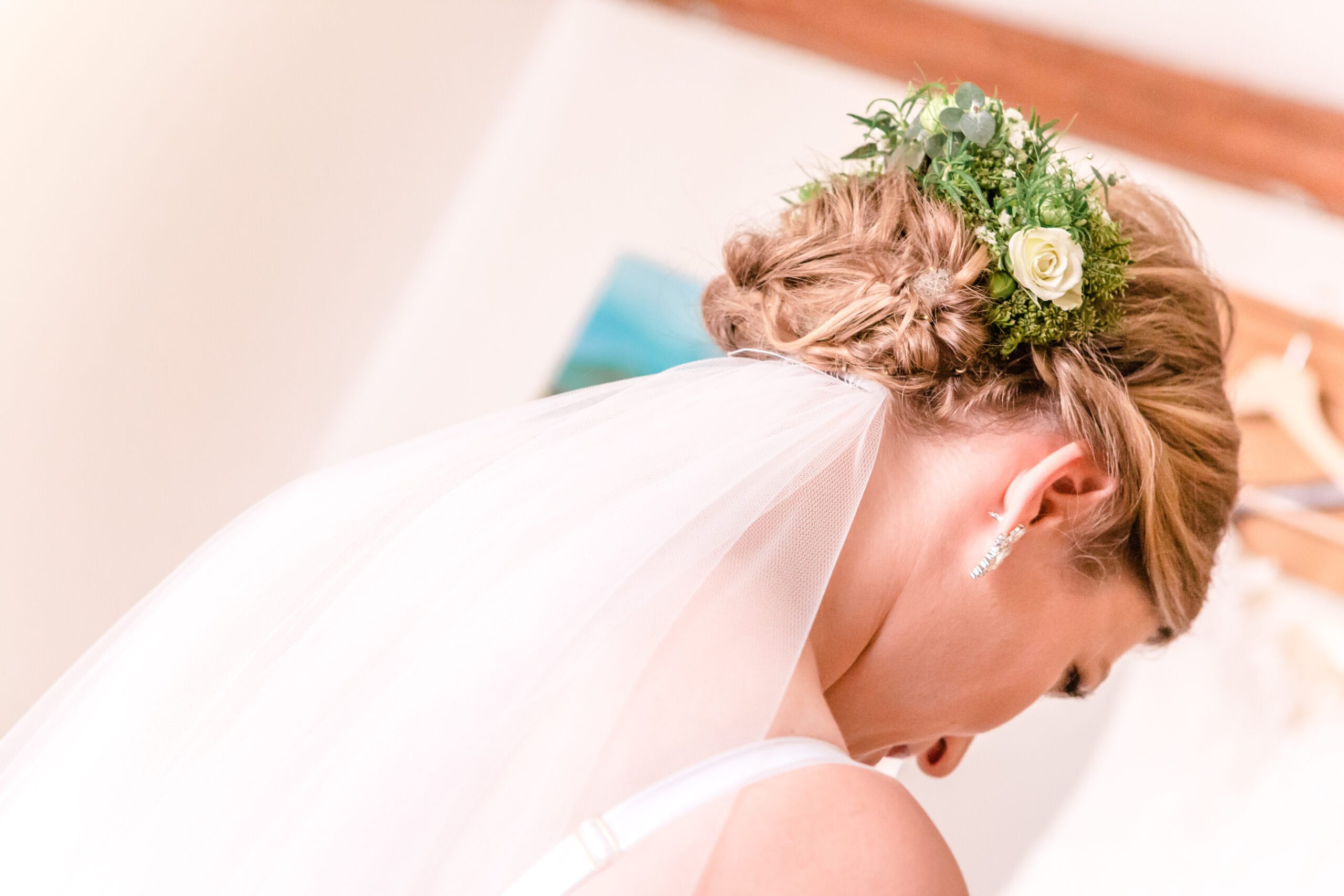 Brautfrisur Detail – Hochzeitsstyling Getting Ready