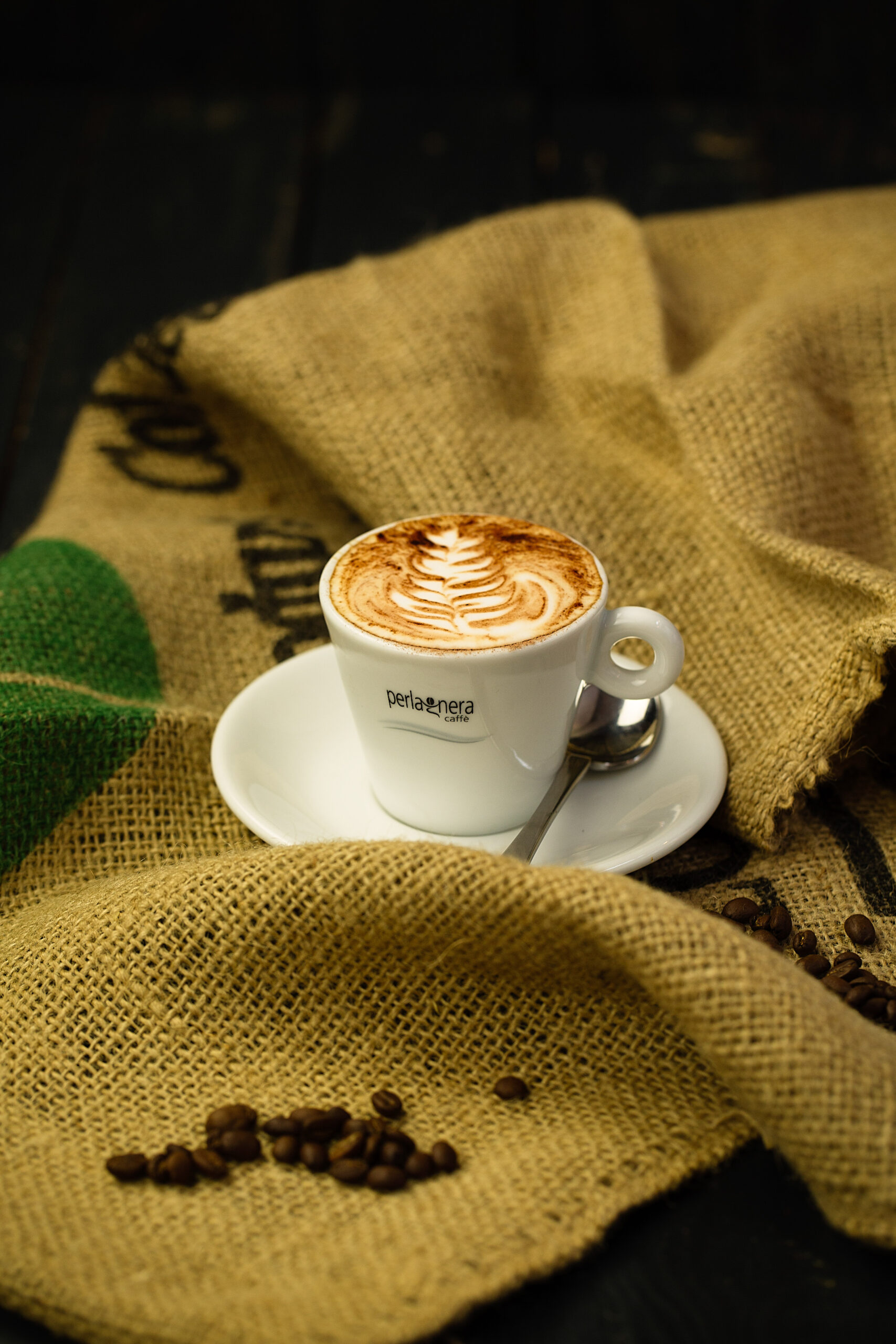 Cappuccino mit Latte Art – Kaffee Fotografie