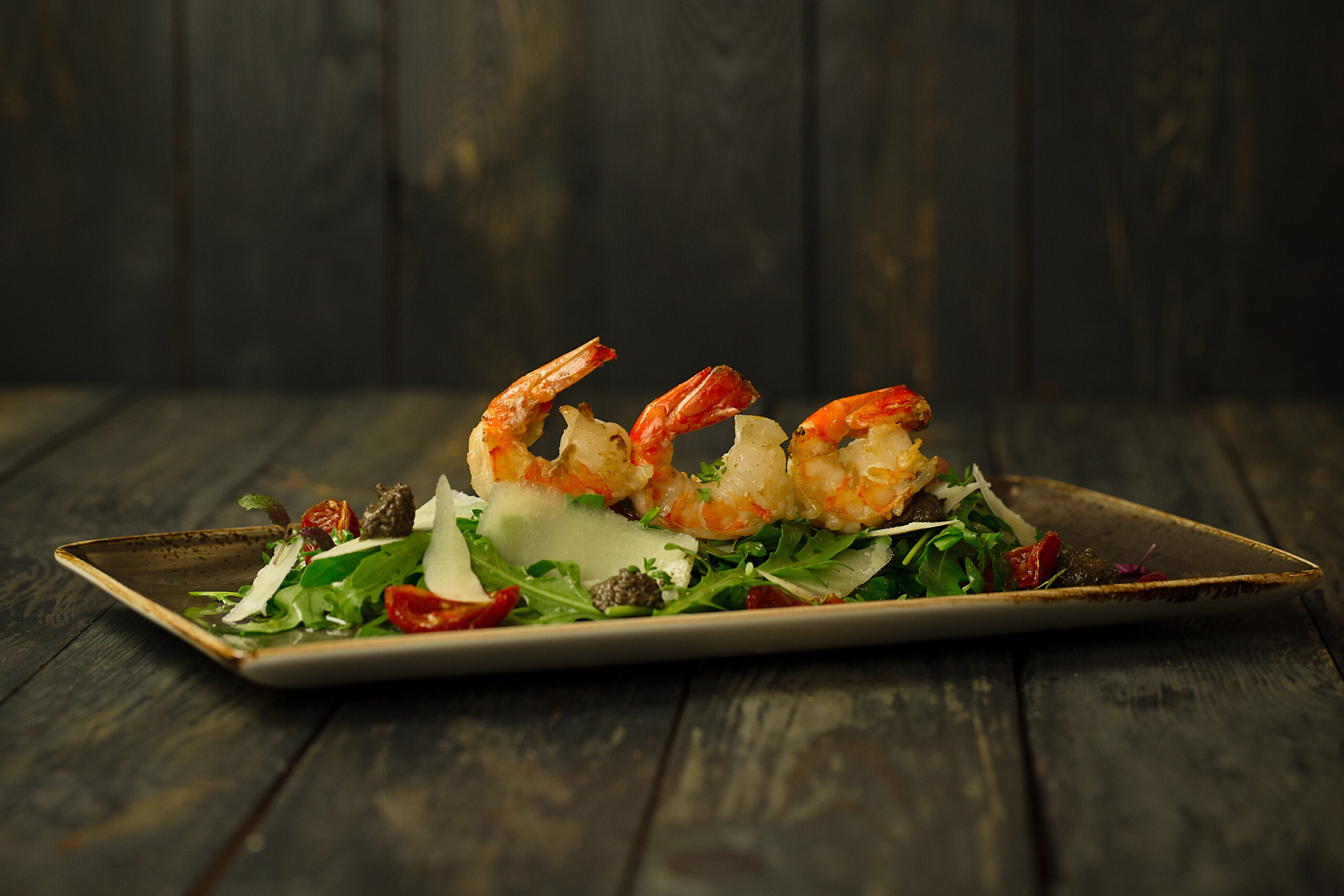 Garnelen auf Salat – Fine Dining Foodfotografie