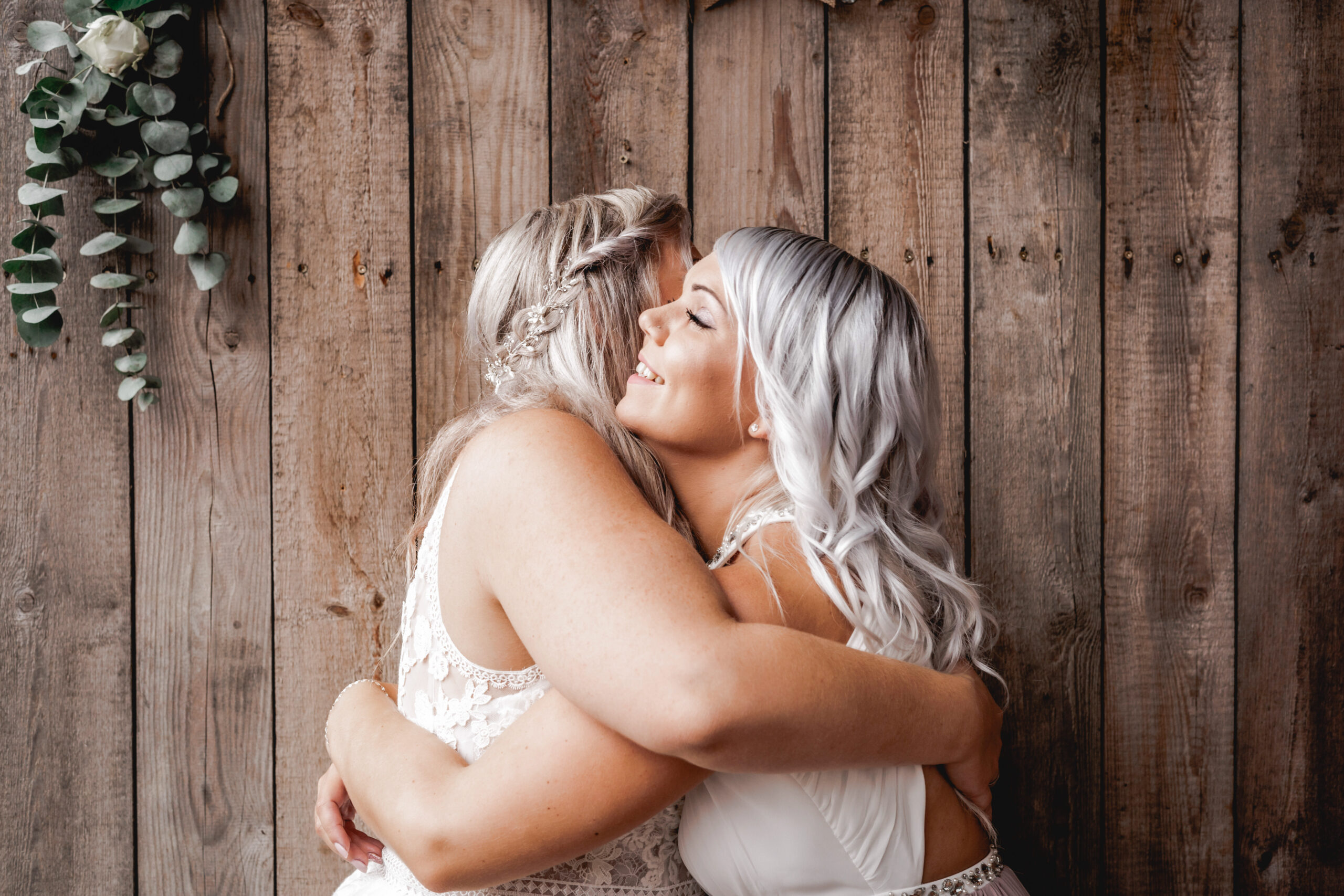 Brautpaar Umarmung – emotionales Portrait