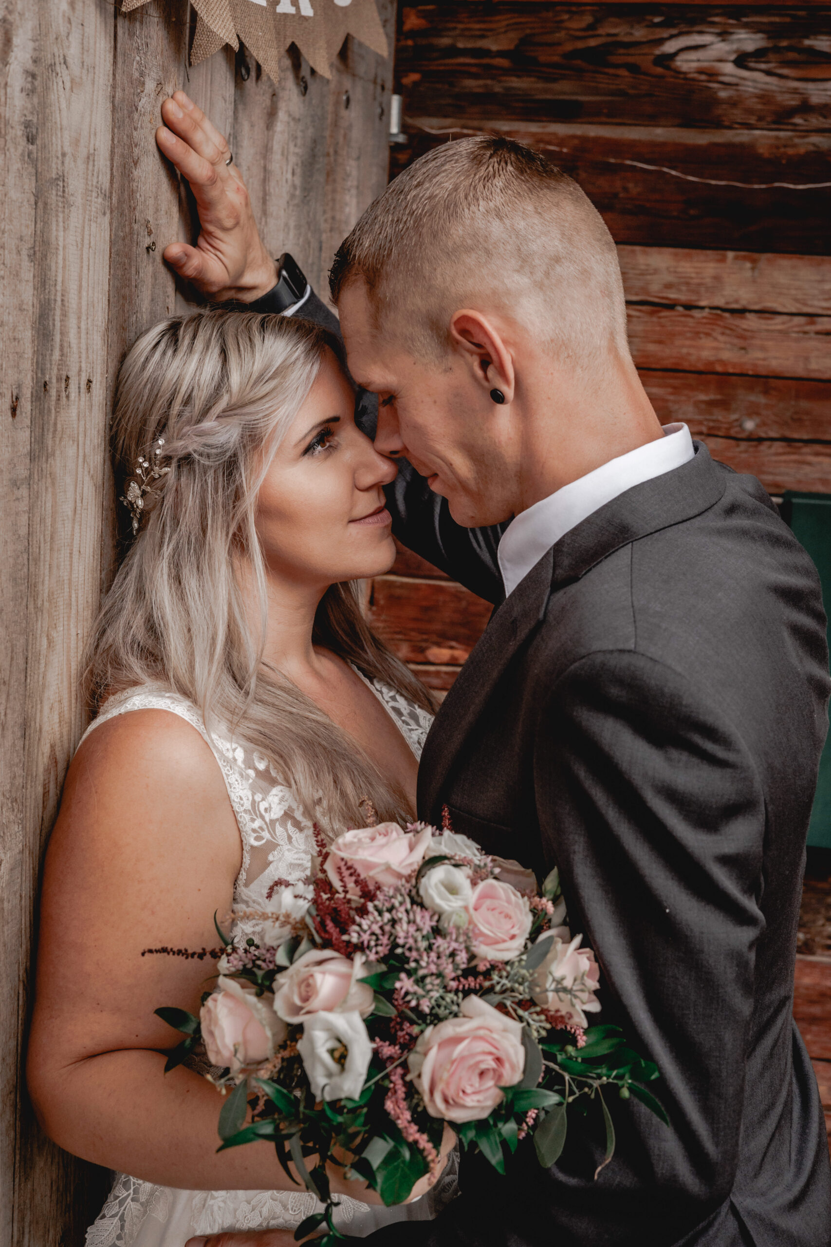 Brautpaar im Portrait – romantische Szene