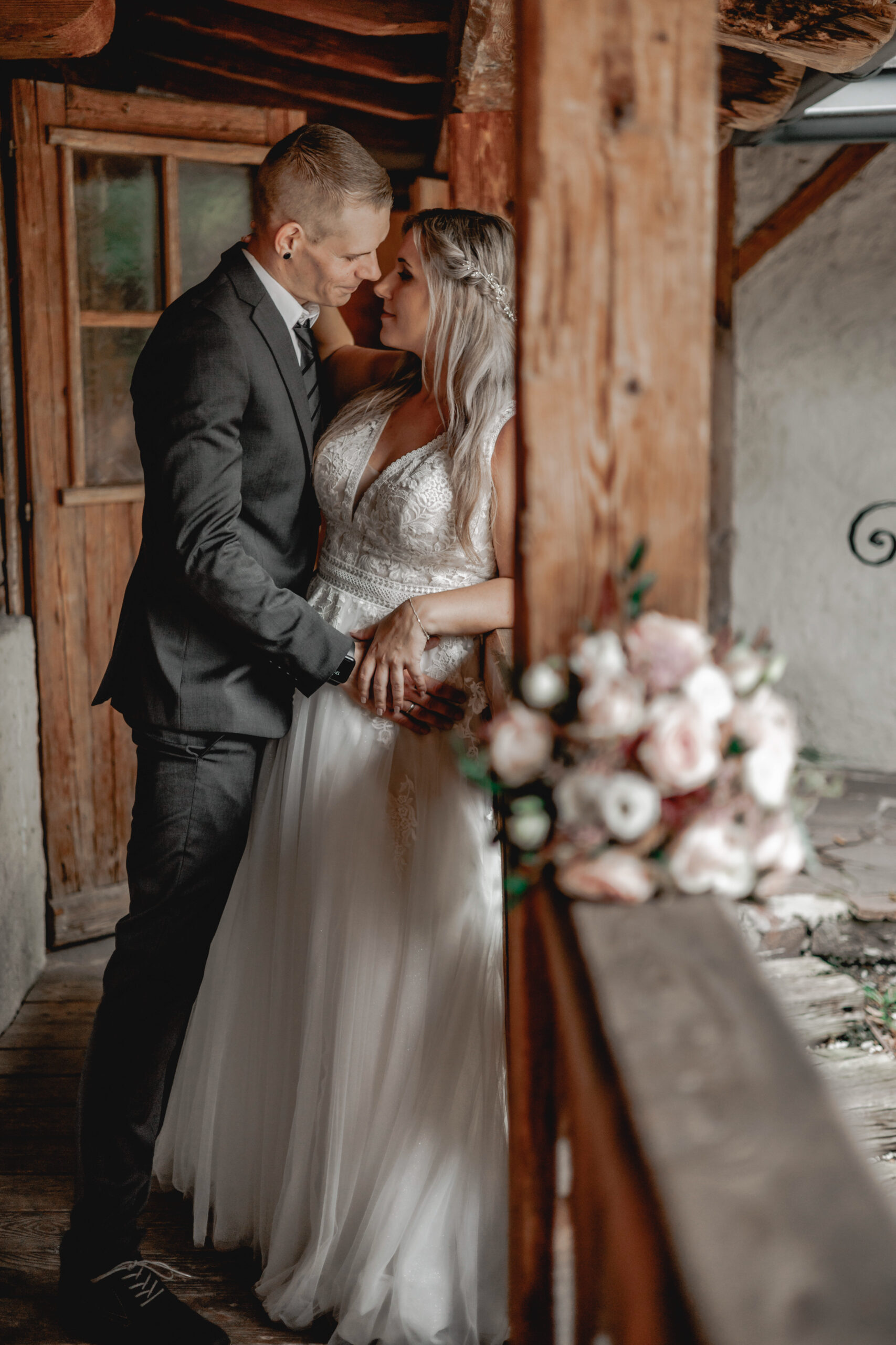 Brautpaar im Portrait – romantische Hochzeit