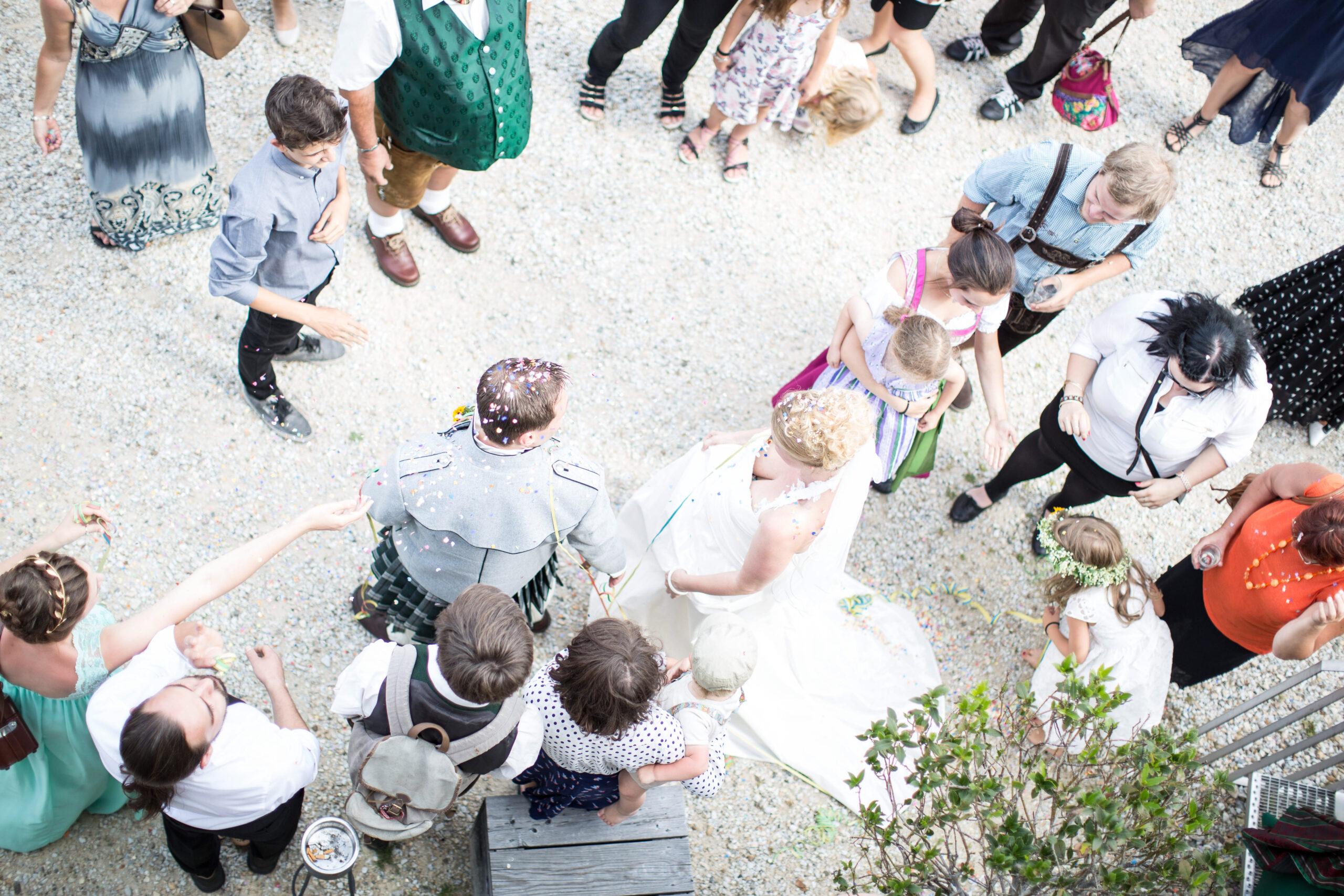 Hochzeitsgäste von oben – Gruppenmoment