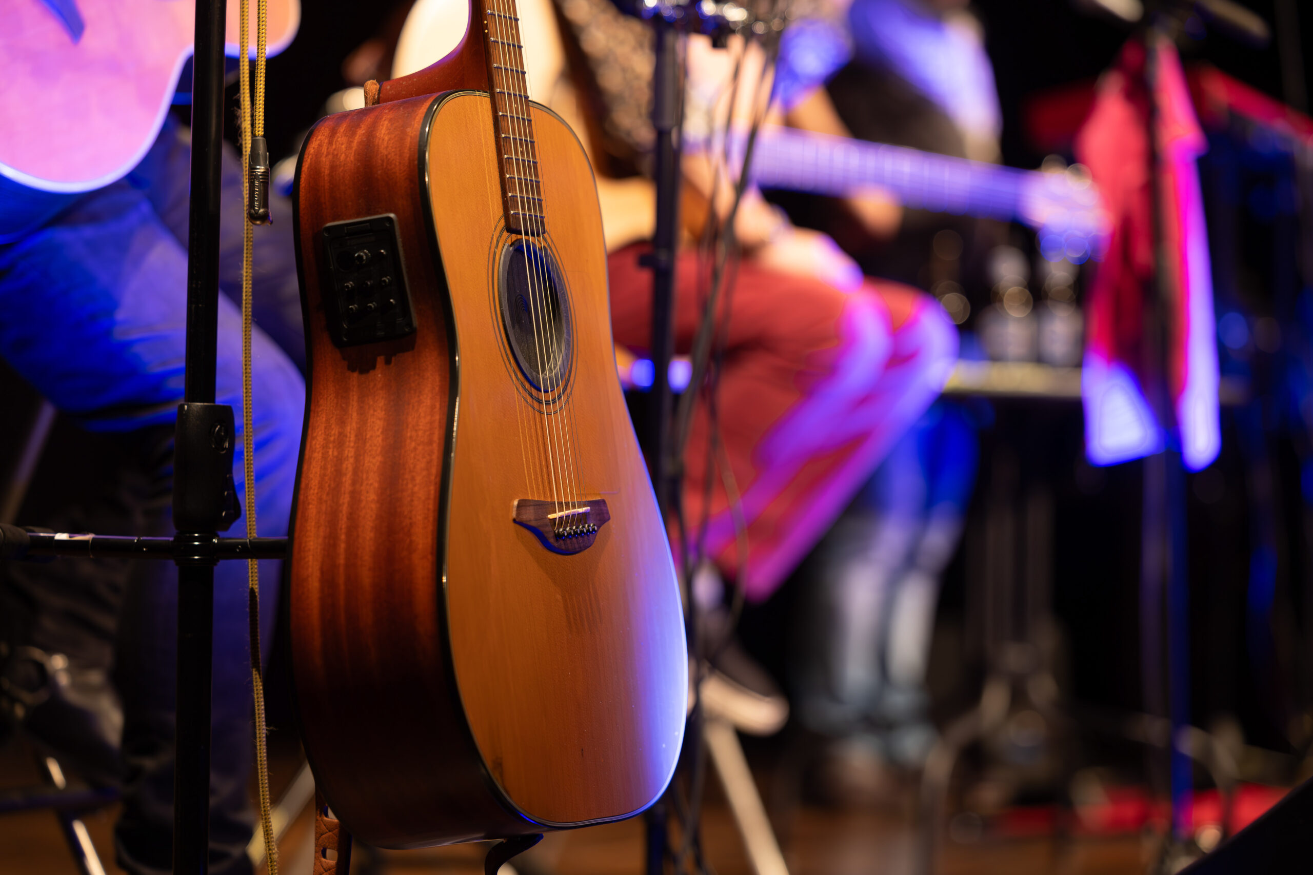 Gitarre auf Bühne – Musik und Eventfotografie