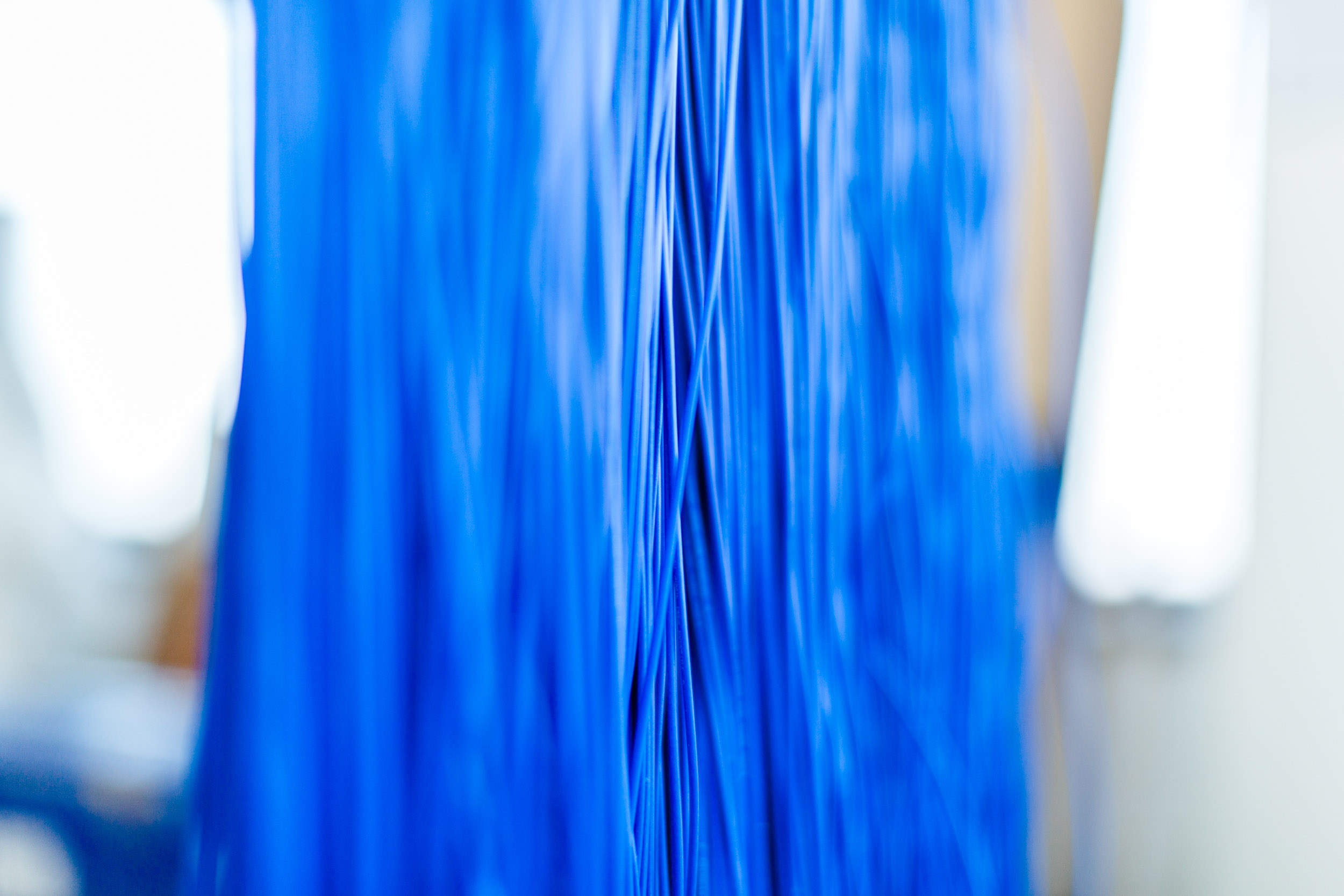 Kabelbündel blau – strukturierte Verkabelung