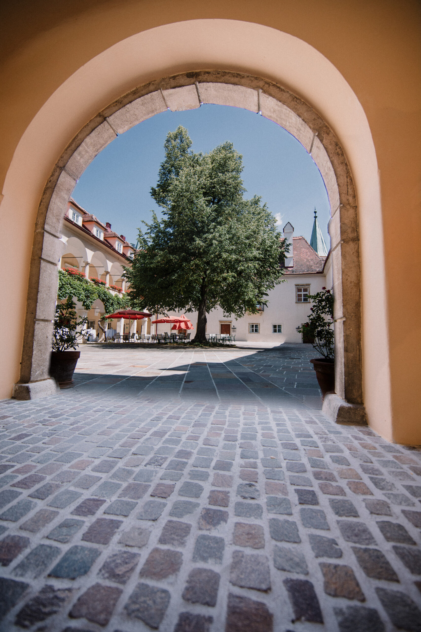 Innenhof Schloss St. Martin – historische Location Graz