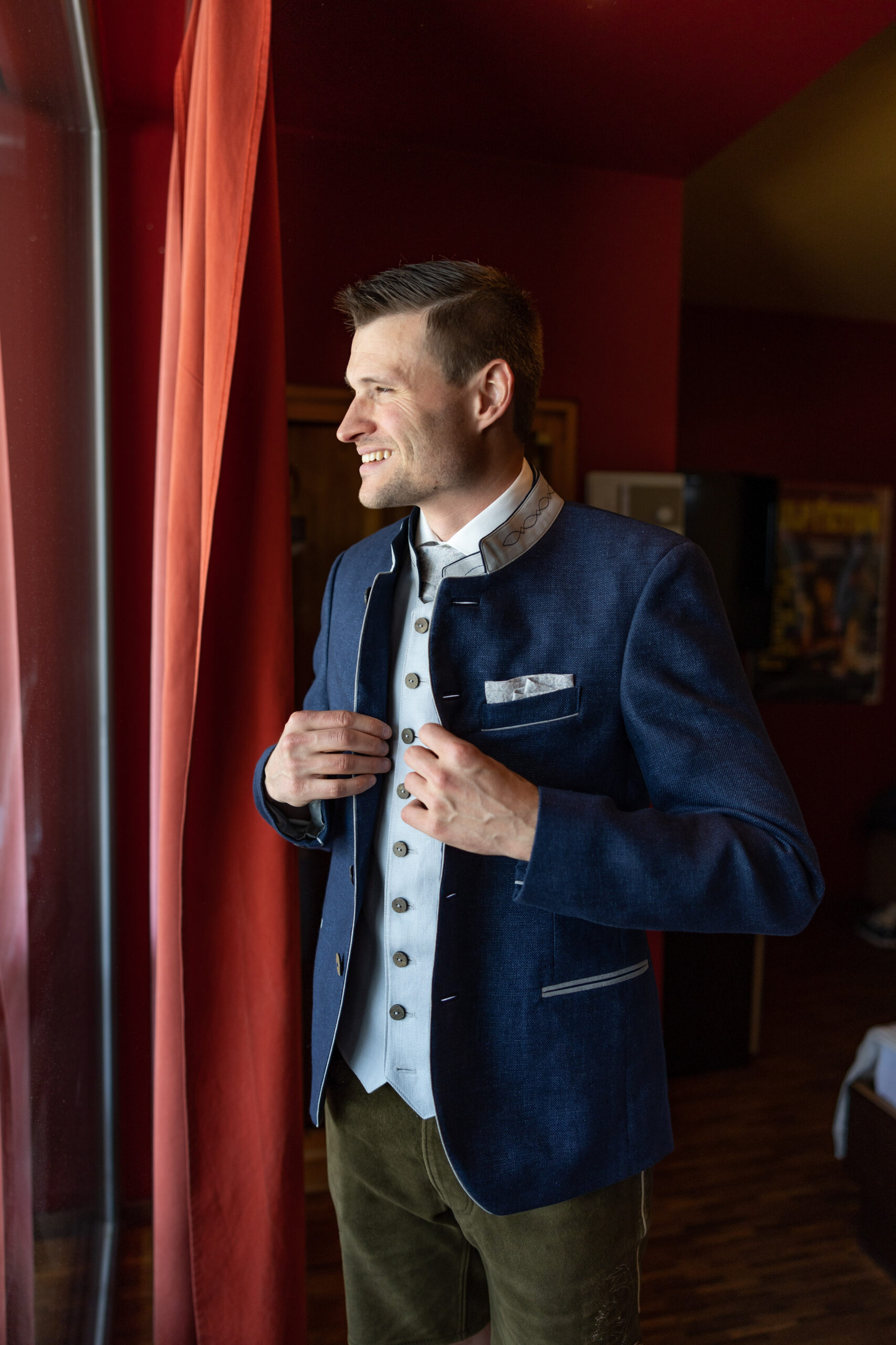 Bräutigam Portrait – eleganter Hochzeitslook