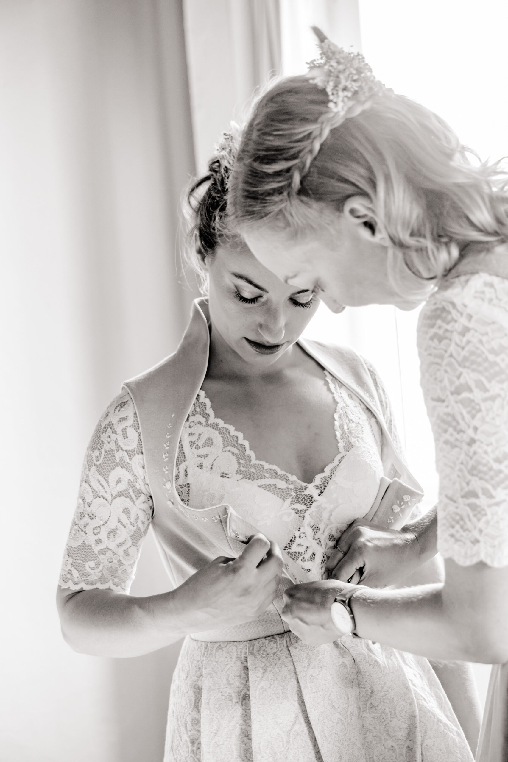 Braut beim Ankleiden – Getting Ready Szene