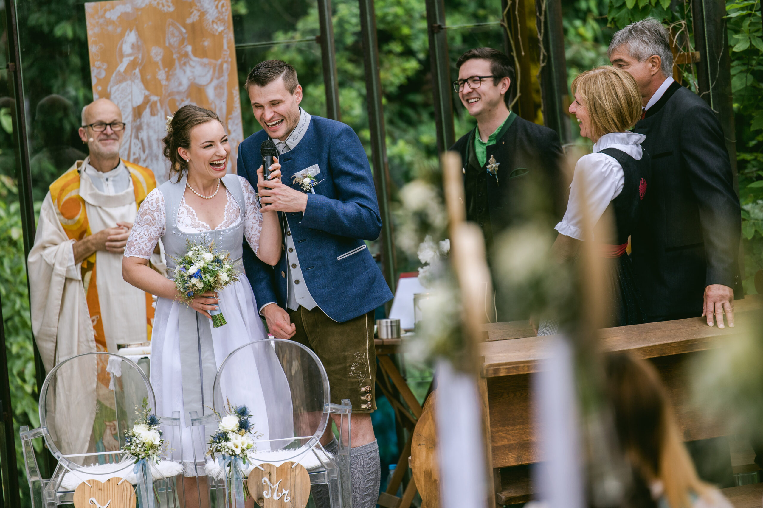 Brautpaar beim Empfang – Gäste begrüßen