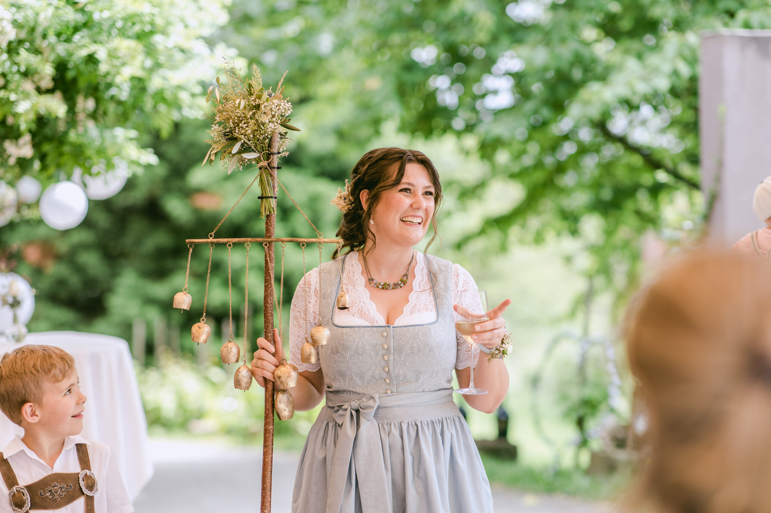 Braut Portrait im Grünen – natürliche Fotografie
