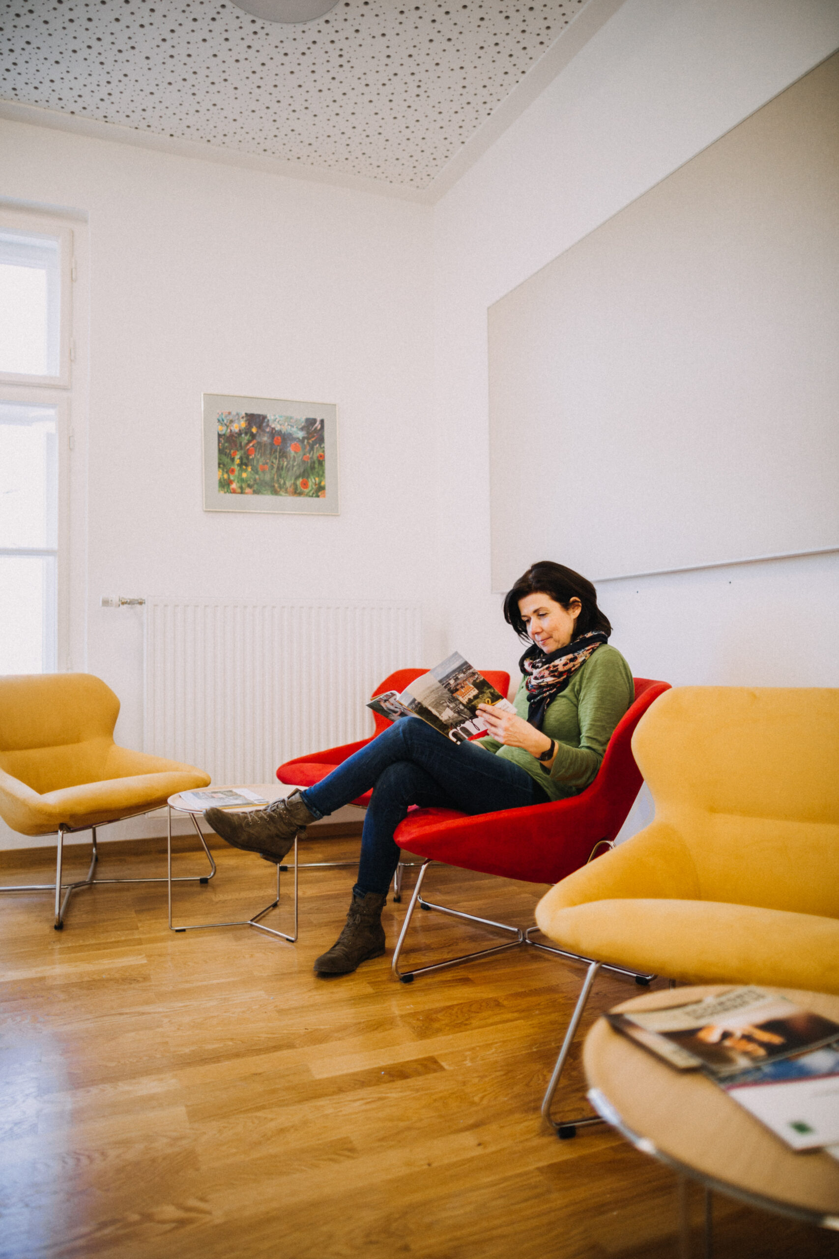 Aufenthaltsraum mit Sofa – Pausenbereich