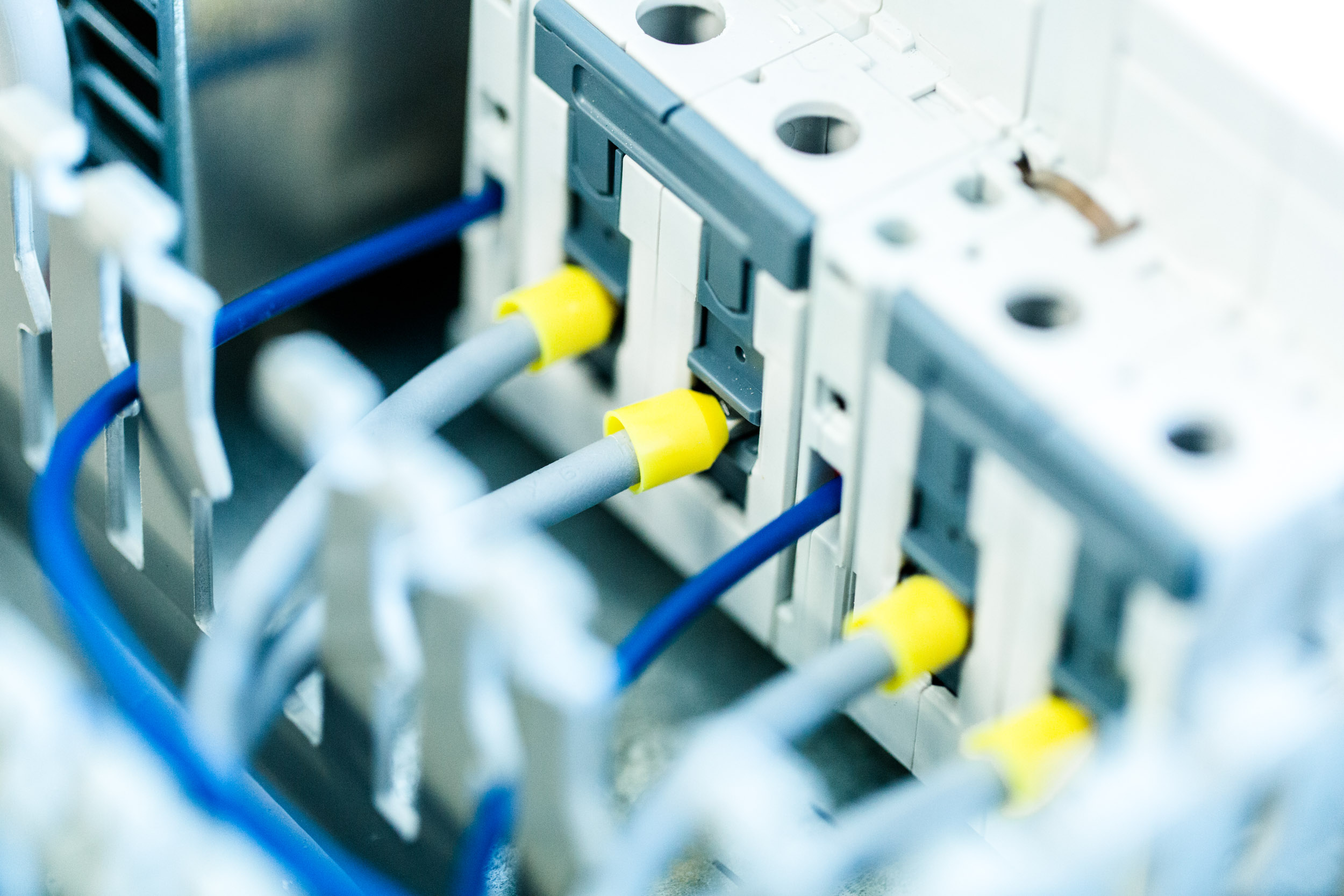 Steuerungseinheit Verkabelung – Elektrotechnik