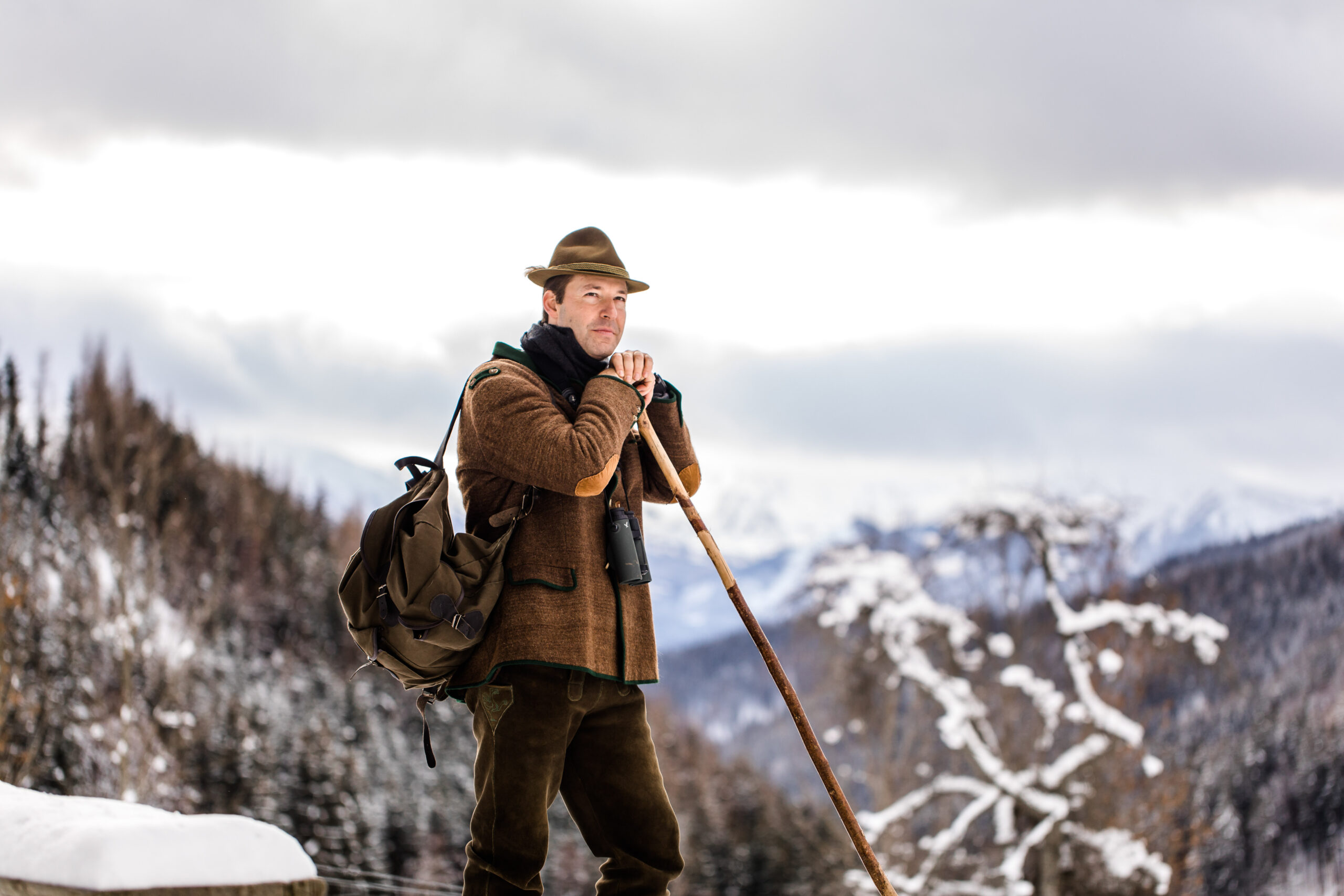 Jäger in Berglandschaft – Natur Steiermark