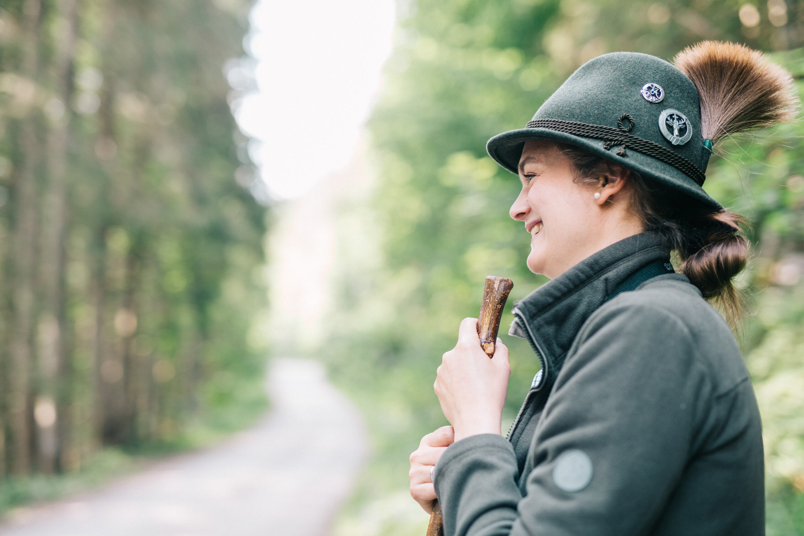 Jäger mit Ausrüstung – Pause im Revier